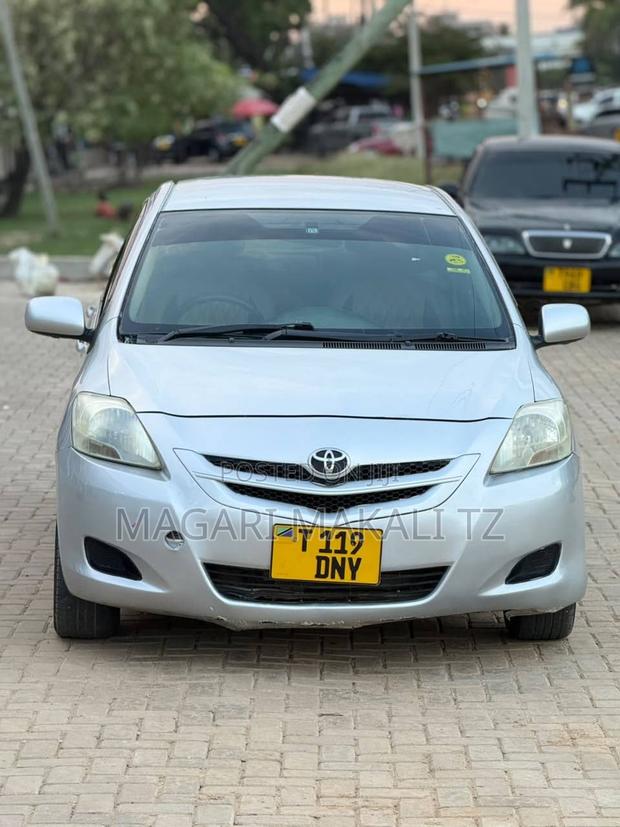 Toyota Belta 2002 Silver