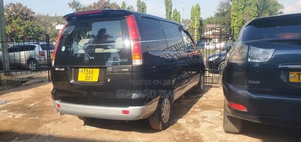 Toyota Noah 2002 Black