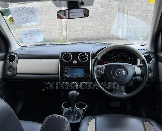 Mazda Verisa 2011 Silver