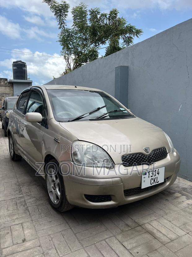 Toyota Vitz 2000 Beige