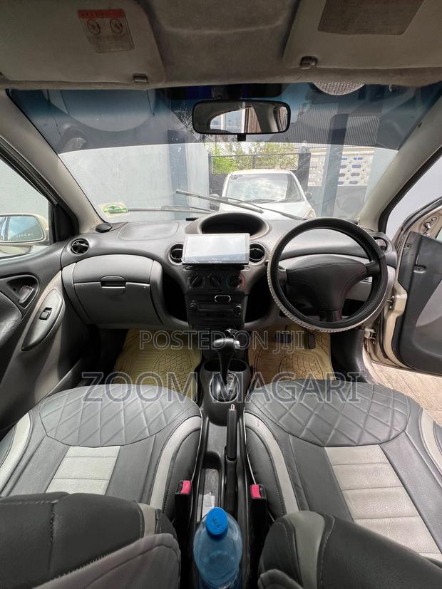 Toyota Vitz 2000 Beige