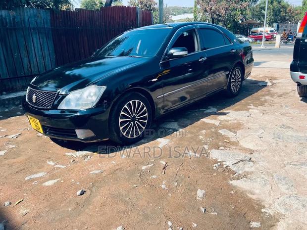 Toyota Crown Royale 2005 Black