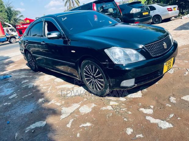 Toyota Crown Royale 2005 Black