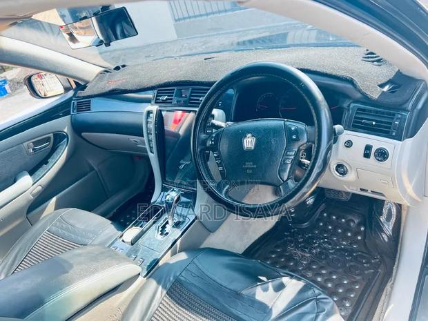 Toyota Crown Royale 2005 Black
