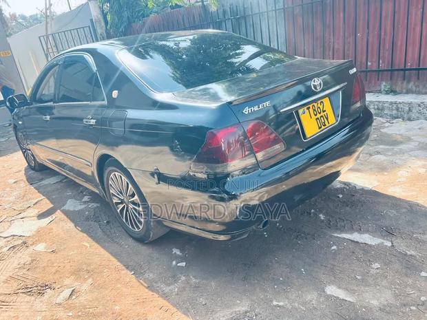 Toyota Crown Royale 2005 Black