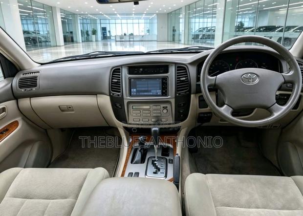 Toyota Land Cruiser 2004 White