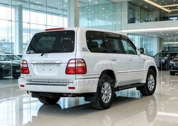 Toyota Land Cruiser 2004 White