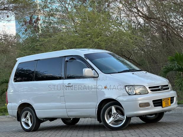 Toyota Noah 2003 White