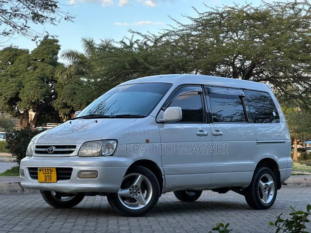 Toyota Noah 2003 White
