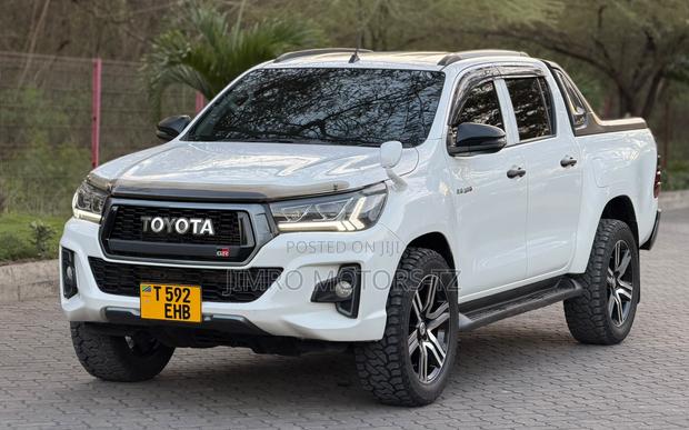 Toyota Hilux 2019 White