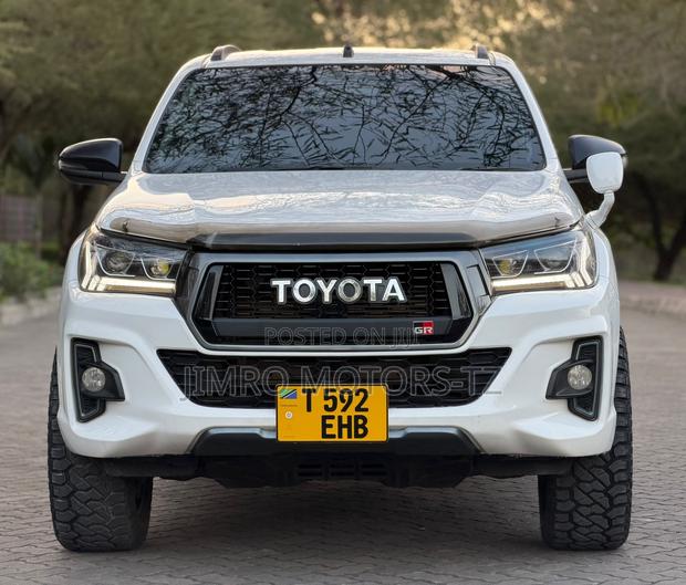 Toyota Hilux 2019 White