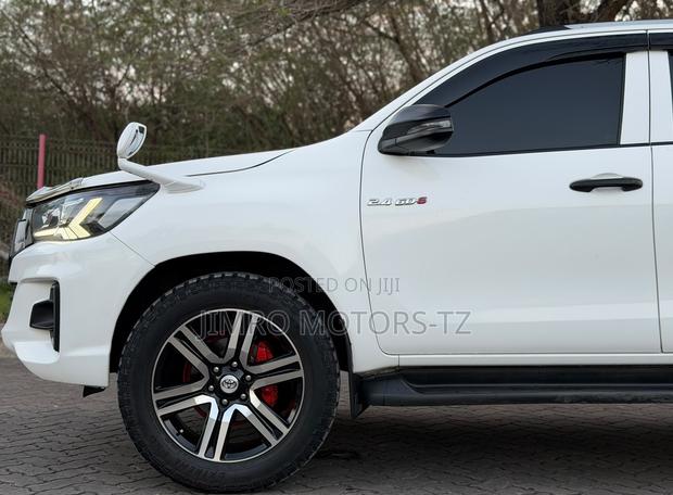 Toyota Hilux 2019 White