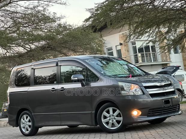 Toyota Noah 2008 Gray