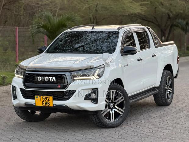 Toyota Hilux 2019 White