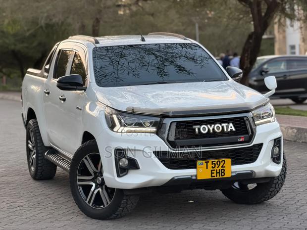 Toyota Hilux 2019 White