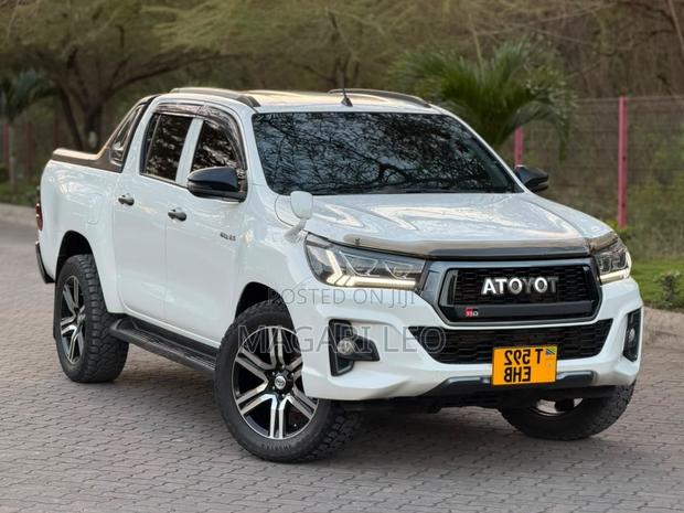Toyota Hilux Revo Double Cab Deisel 2.4 RWD 2019 White