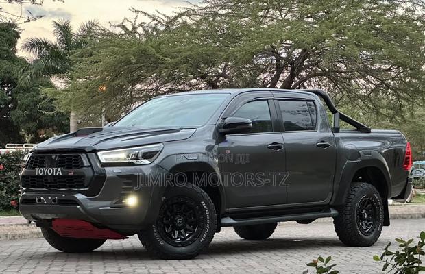 Toyota Hilux 2023 Gray