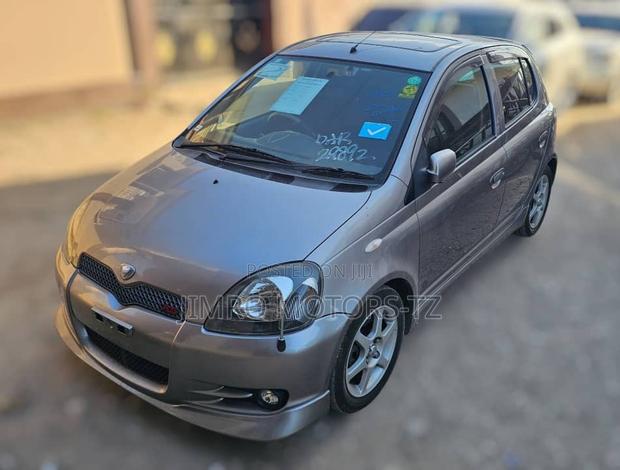 Toyota Vitz 2003 Ivory