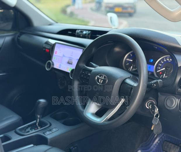 Toyota Hilux SR 4x4 2019 White