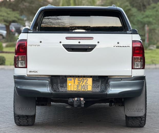 Toyota Hilux SR 4x4 2019 White
