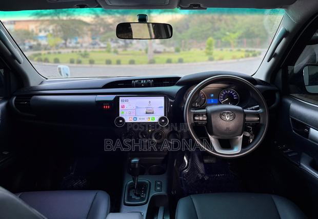 Toyota Hilux SR 4x4 2019 White