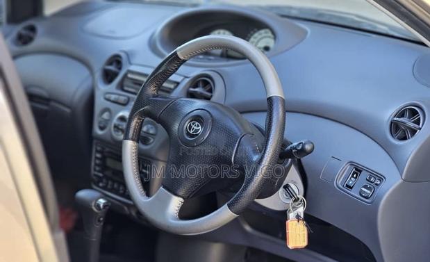 Toyota Vitz 2003 Gray