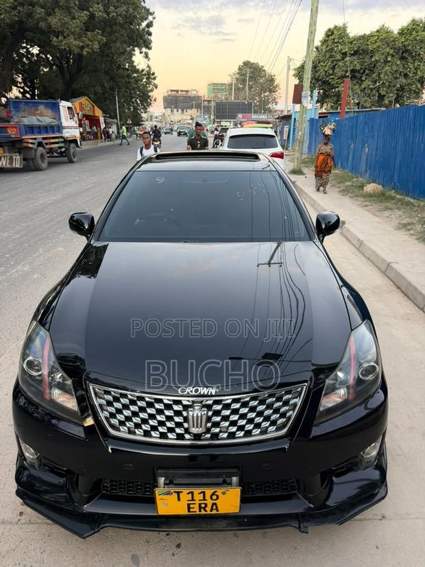 Toyota Crown 2011 Black