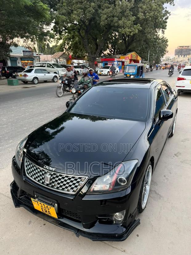 Toyota Crown 2011 Black