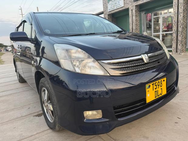 Toyota ISIS 2007 Blue