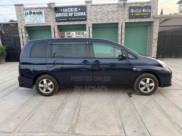 Toyota ISIS 2007 Blue