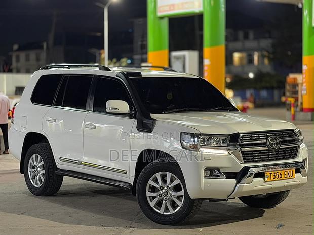 Toyota Land Cruiser 2018 White