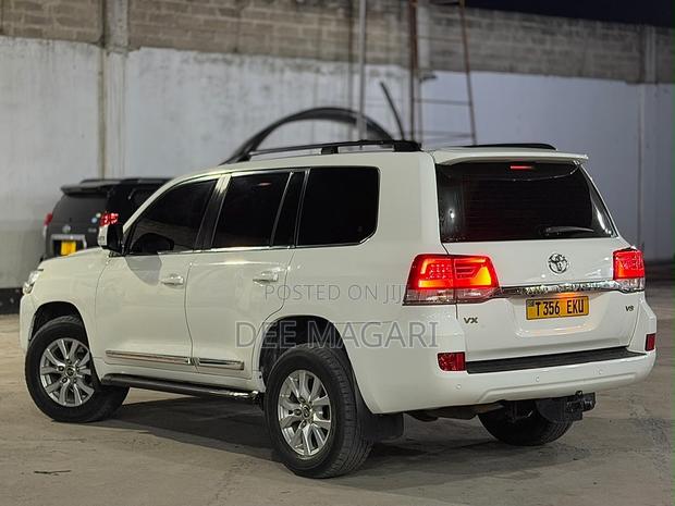 Toyota Land Cruiser 2018 White