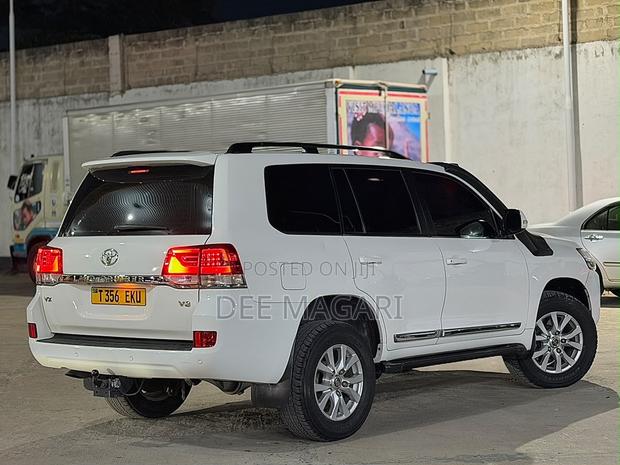Toyota Land Cruiser 2018 White