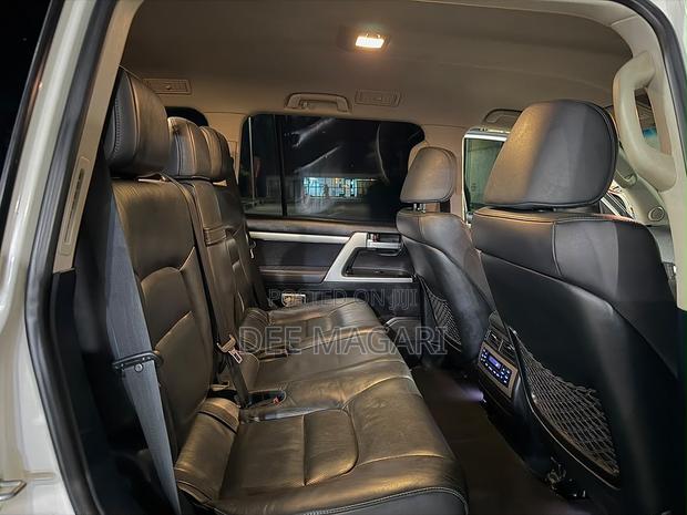Toyota Land Cruiser 2018 White