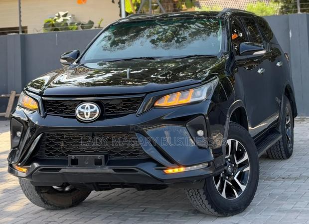 Toyota Fortuner 2.4 D AWD 2018 Black