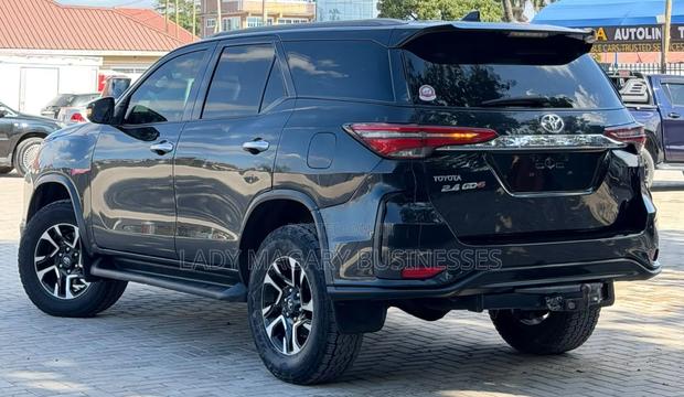 Toyota Fortuner 2.4 D AWD 2018 Black