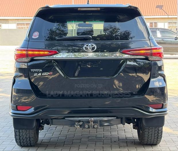 Toyota Fortuner 2.4 D AWD 2018 Black