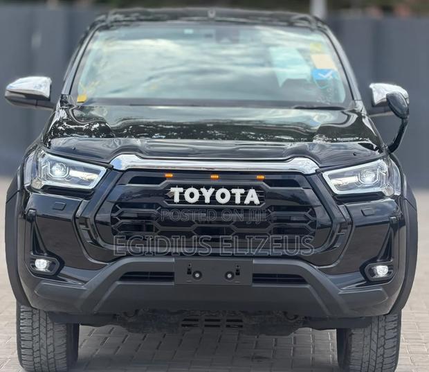 Toyota Hilux 2021 Black