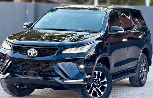 Toyota Fortuner 2018 Black
