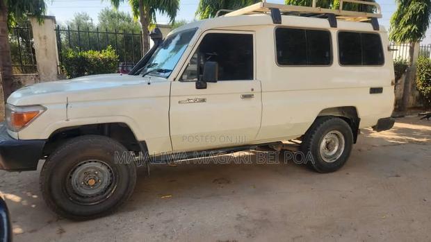 Toyota Land Cruiser 2011 White