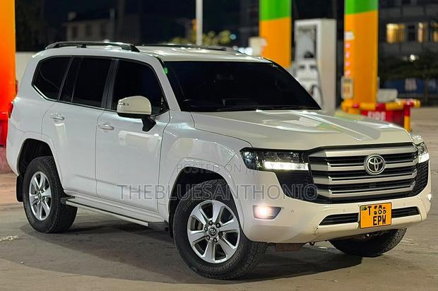 Toyota Land Cruiser 2024 White