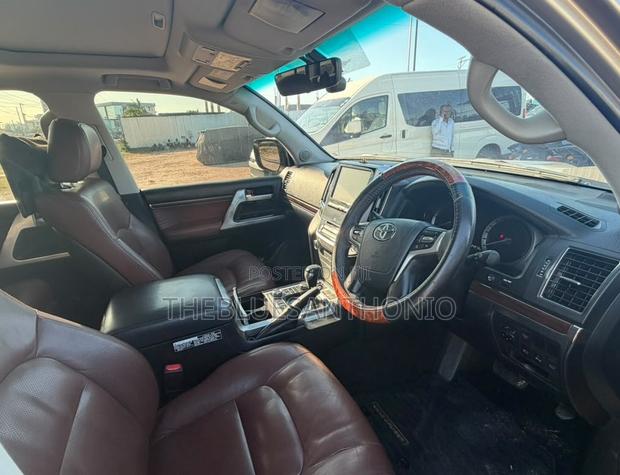 Toyota Land Cruiser 2017 Gold
