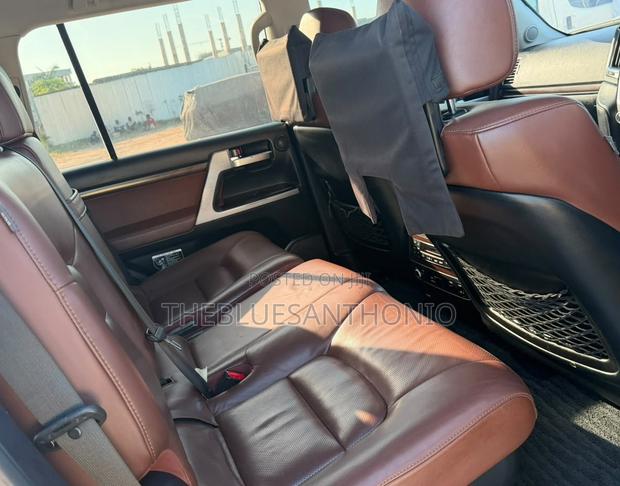Toyota Land Cruiser 2017 Gold