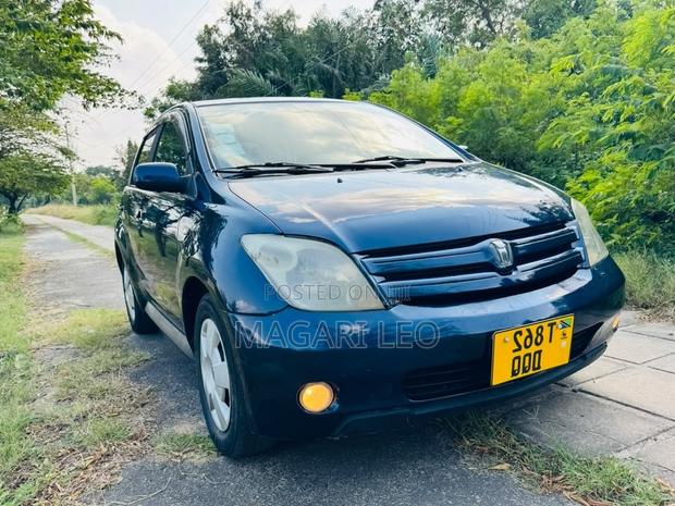 Toyota IST 2004 Blue