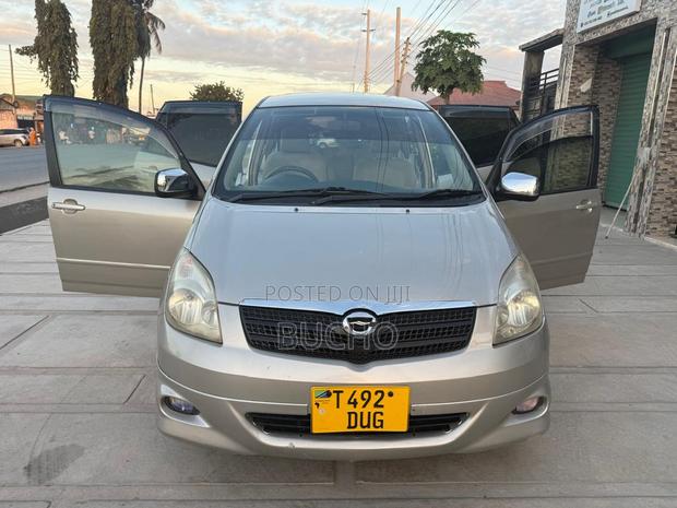 Toyota Corolla Spacio 2005 Gold
