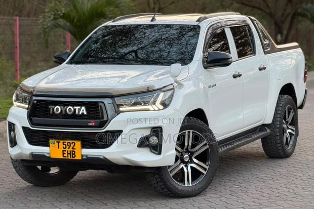 Toyota Hilux 2019 White