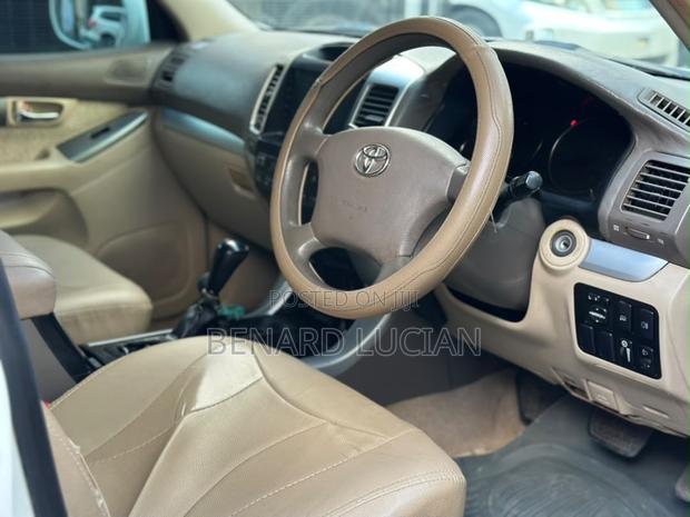 Toyota Land Cruiser Prado 2002 White