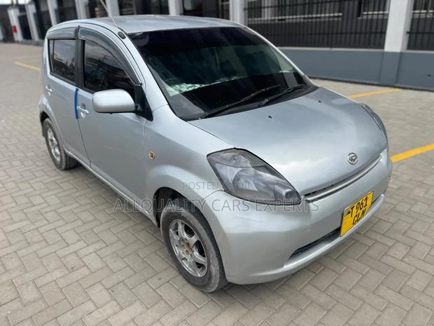 Toyota Passo 2004 Silver