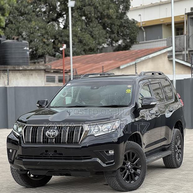 Toyota Land Cruiser Prado 2023 Black