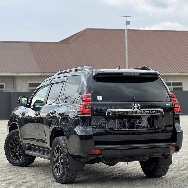 Toyota Land Cruiser Prado 2023 Black
